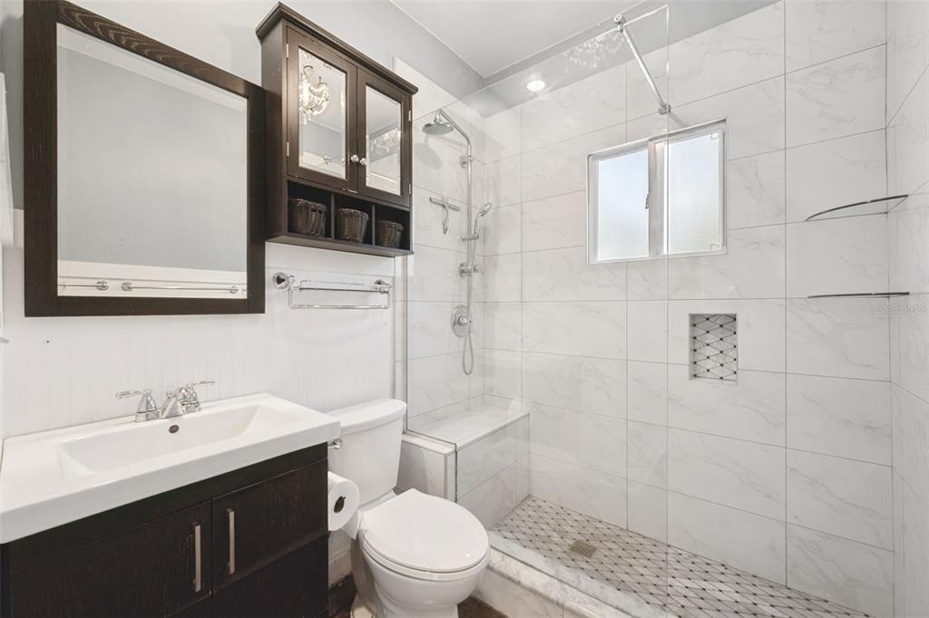 352 Cambridge Boulevard Winter Park, FL 32789 - Photo 20 of 35 a bathroom with a toilet sink shower and mirror