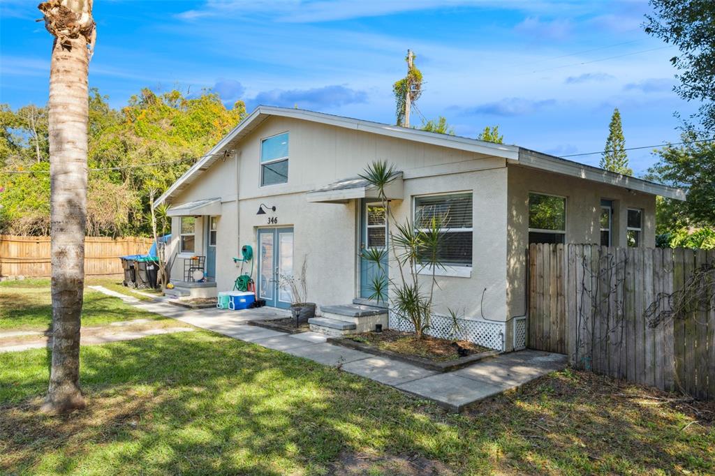 352 Cambridge Boulevard Winter Park, FL 32789 - Photo 22 of 35 a front view of a house with garden
