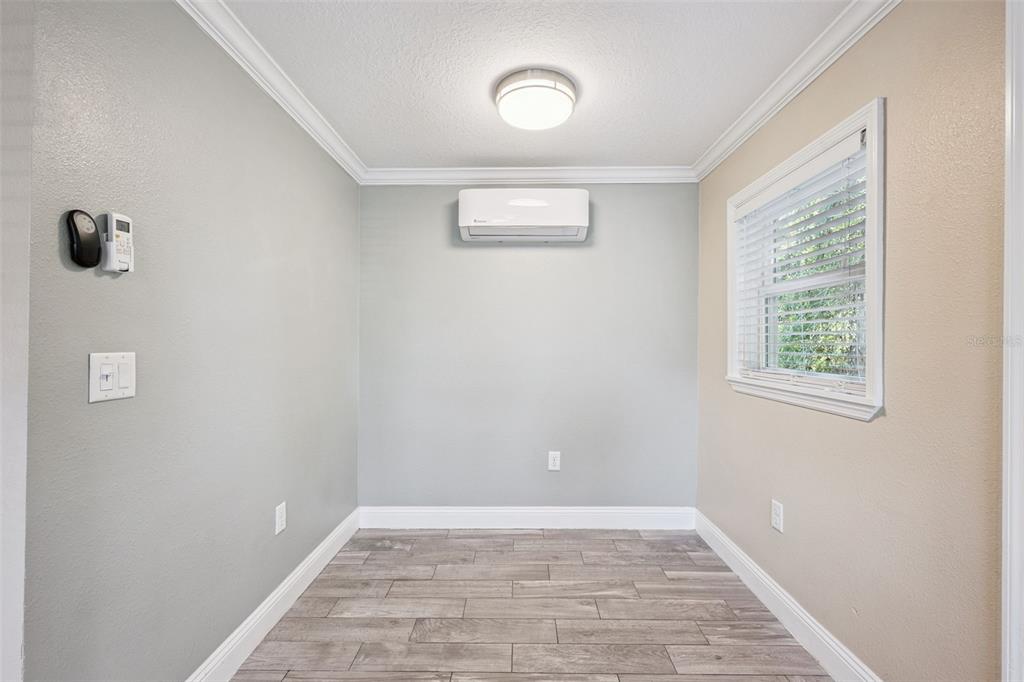 352 Cambridge Boulevard Winter Park, FL 32789 - Photo 27 of 35 a view of an empty room with a window