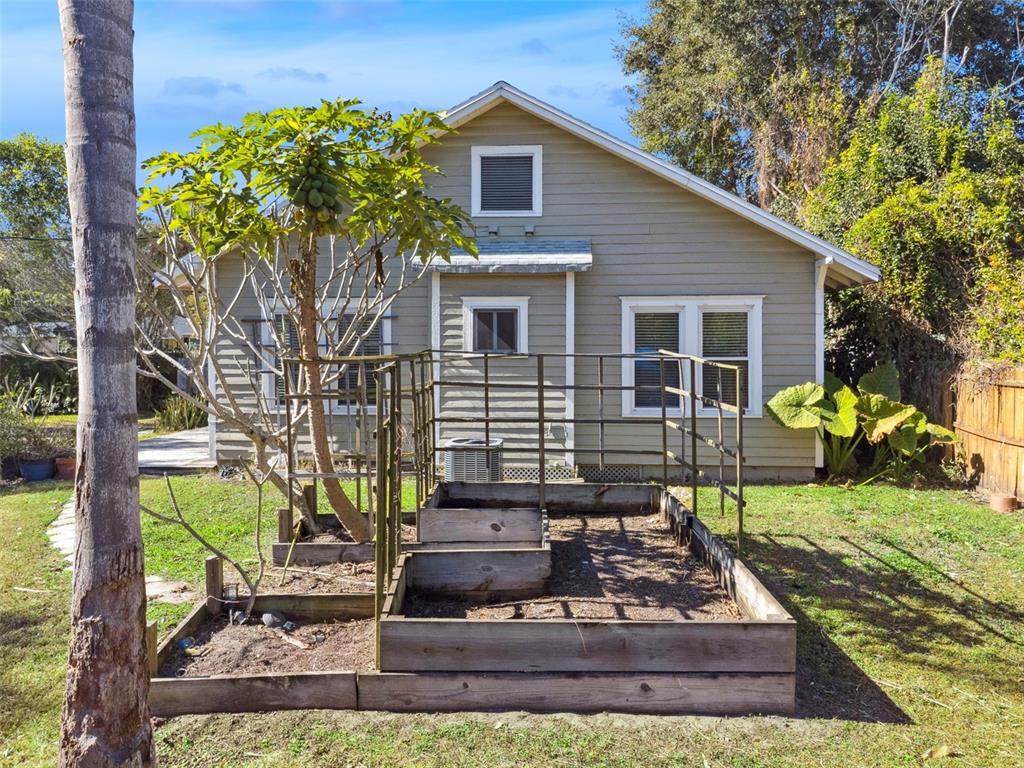 352 Cambridge Boulevard Winter Park, FL 32789 - Photo 33 of 35 a view of a house with backyard and sitting area