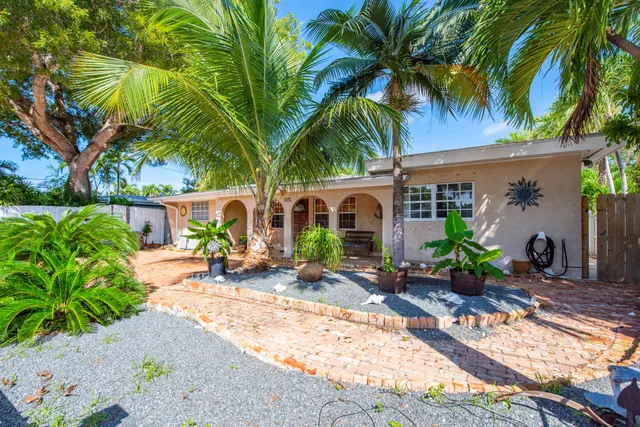 a view of a backyard with a sitting area and furniture