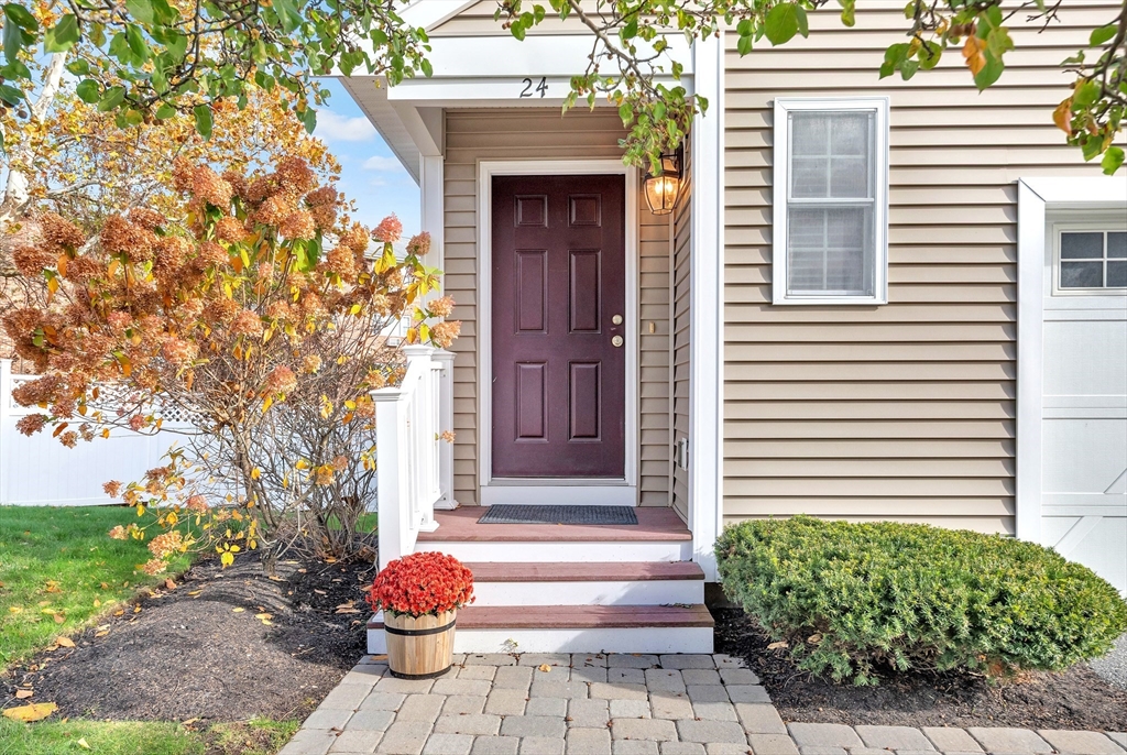 24 River Point Drive, Unit 6 Ipswich, MA 01938 - Photo 2 of 27 a front view of a house with entryway