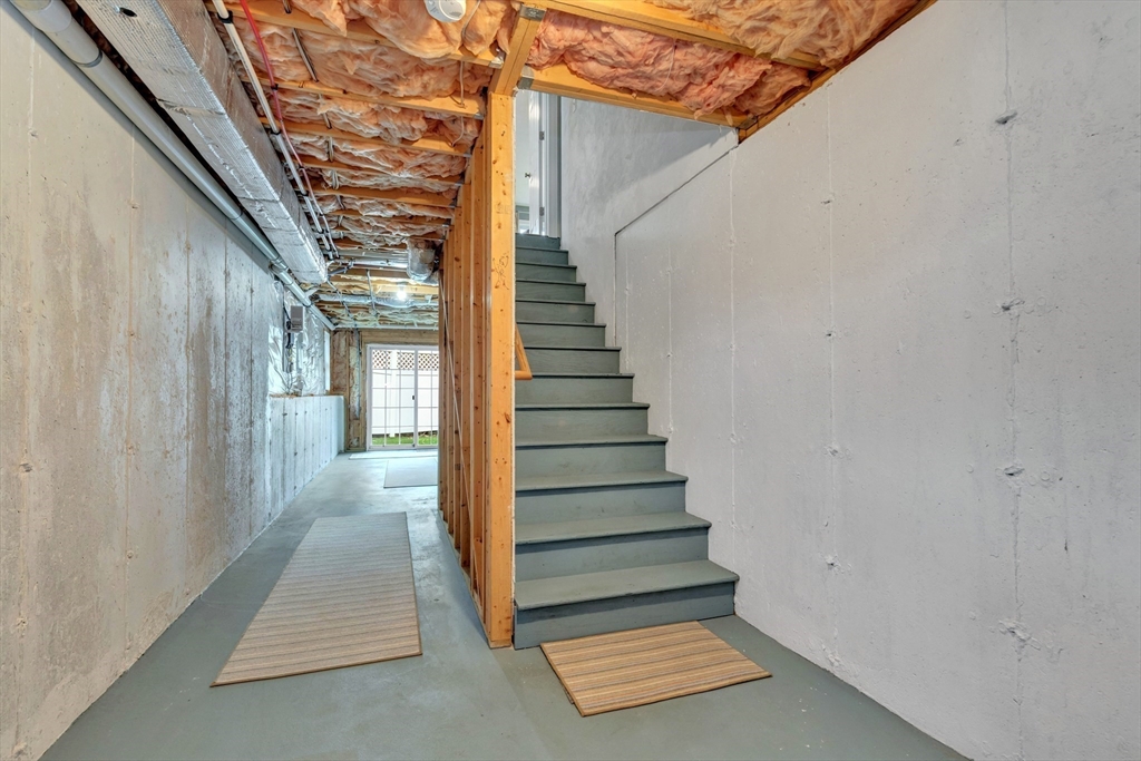 24 River Point Drive, Unit 6 Ipswich, MA 01938 - Photo 22 of 27 a view of entryway