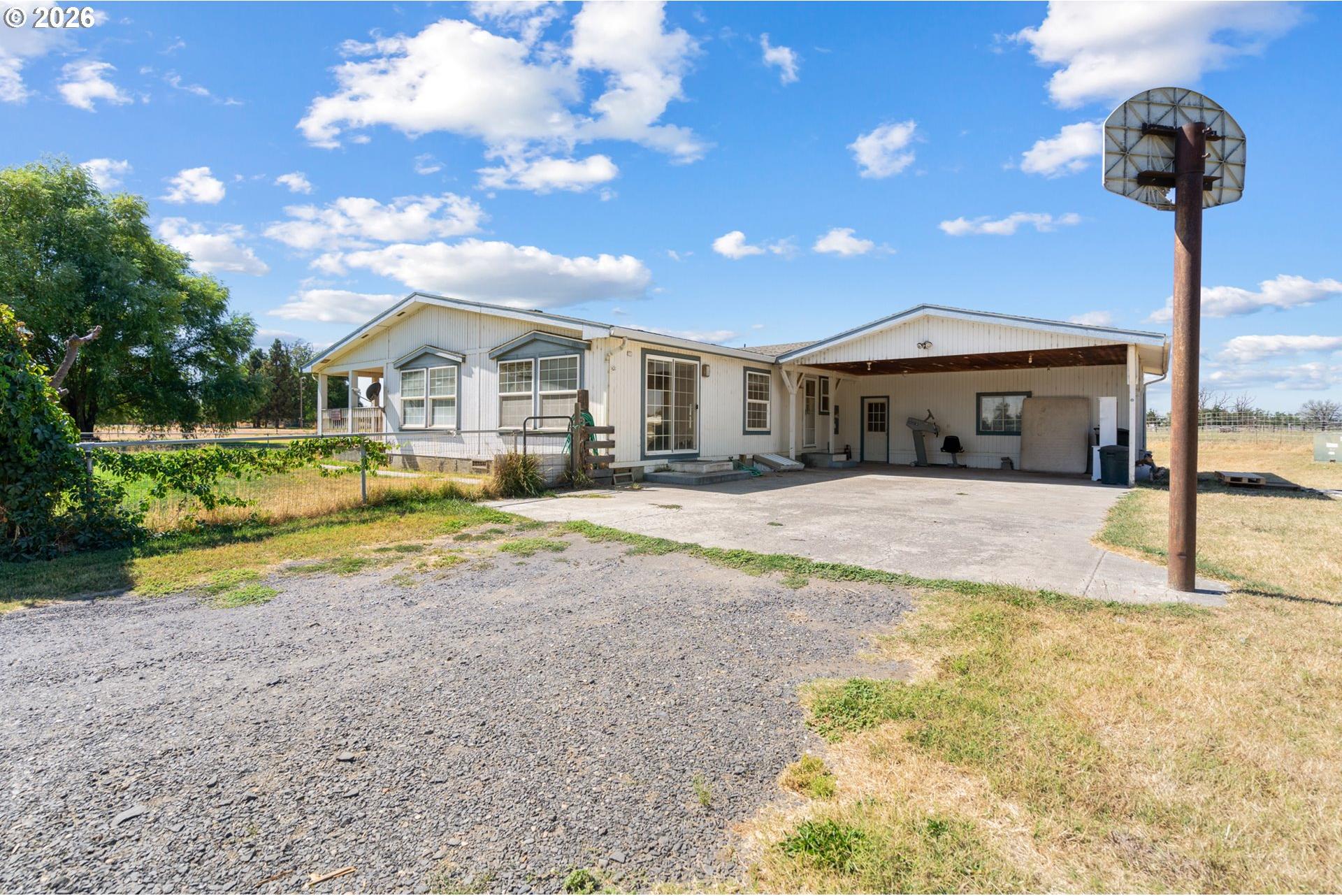 32847 West Walls Road Hermiston, OR 97838 - Photo 3 of 37 Gallery Image 3