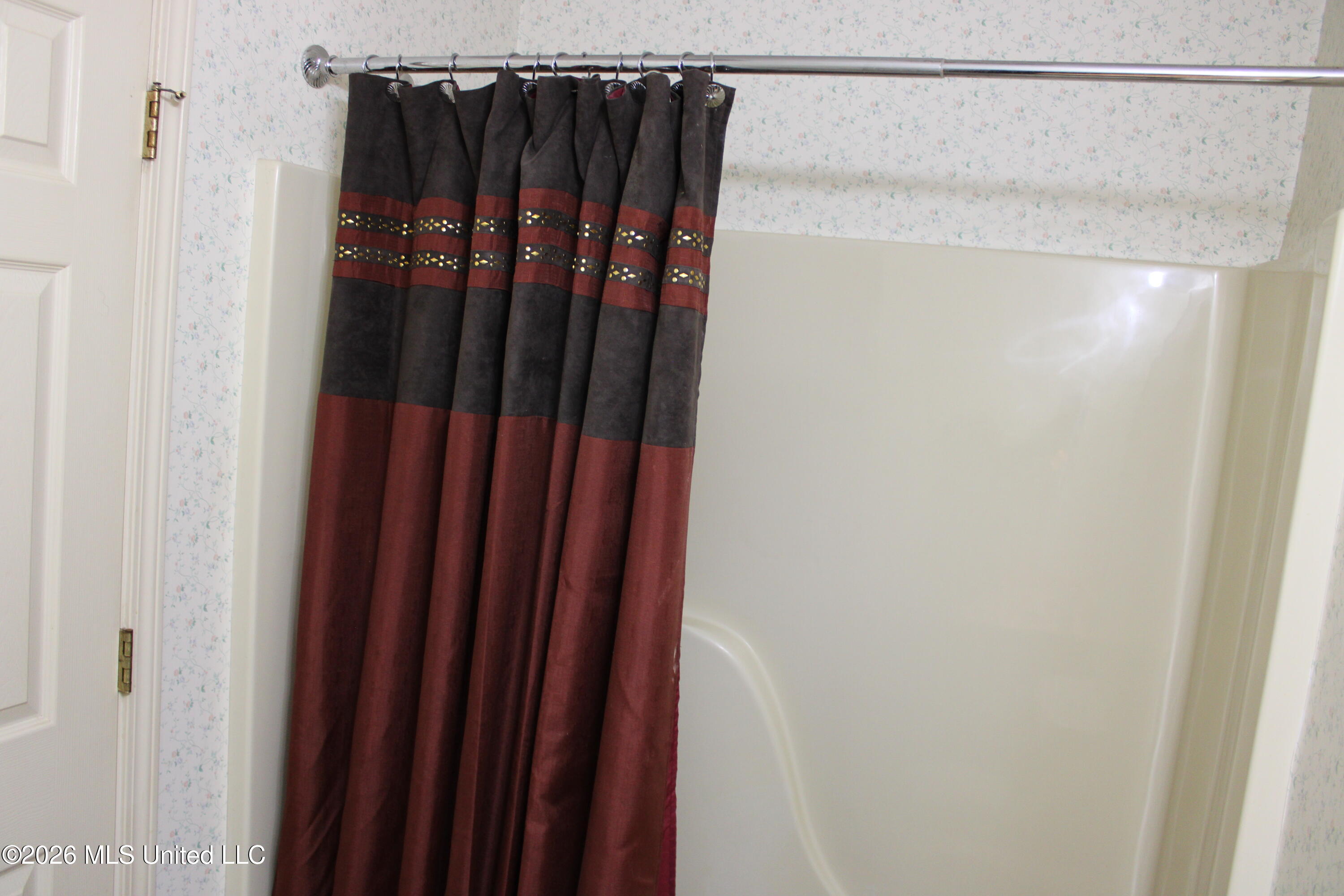 7338 Alexander Road Olive Branch, MS 38654 - Photo 26 of 32 Hall Bathroom