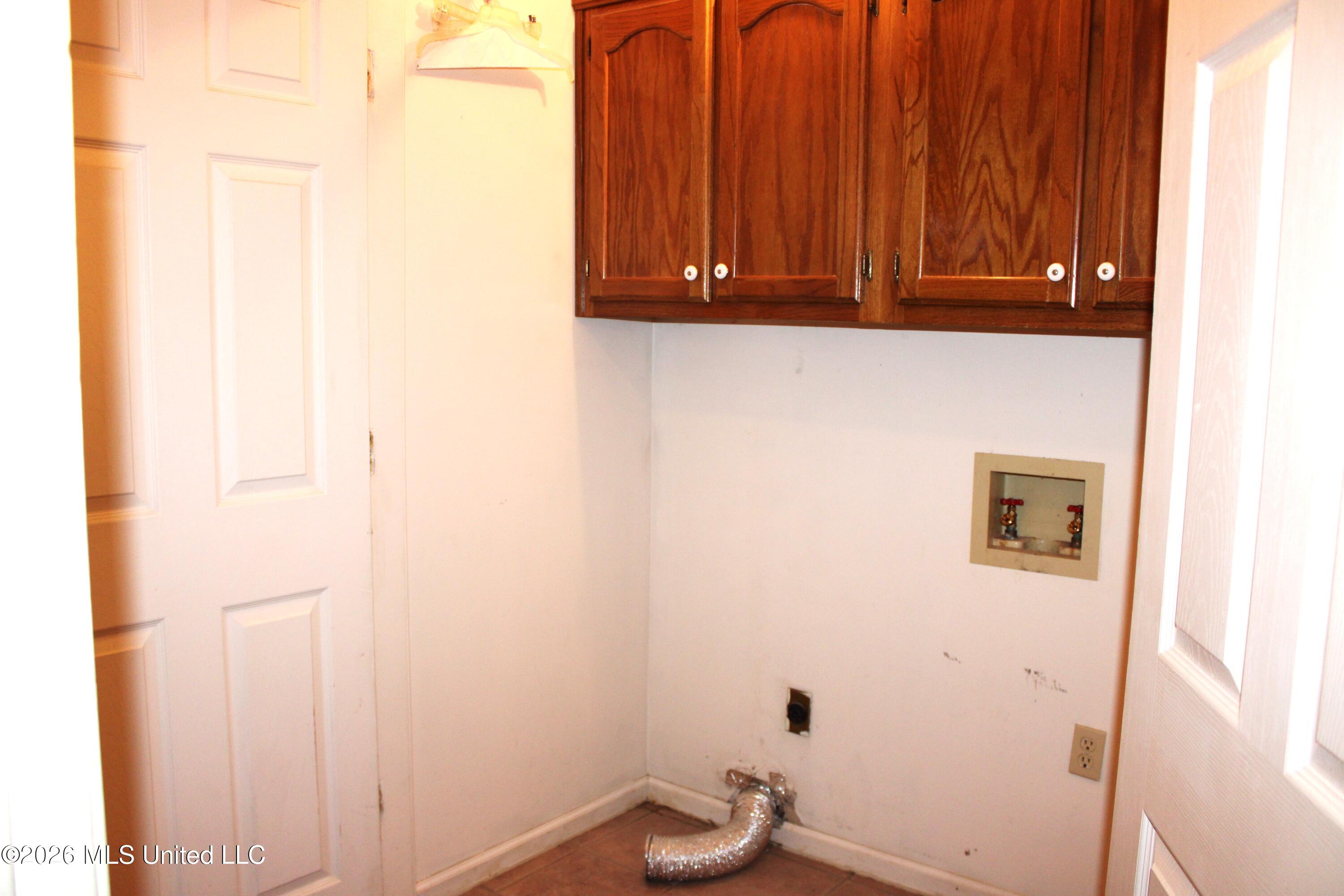 7338 Alexander Road Olive Branch, MS 38654 - Photo 30 of 32 Laundry