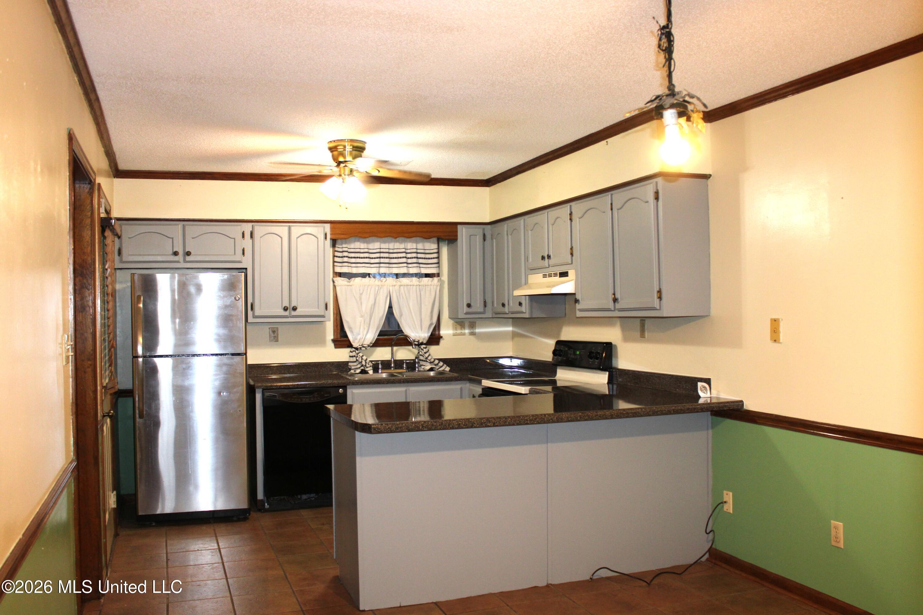 7338 Alexander Road Olive Branch, MS 38654 - Photo 7 of 32 Kitchen/Dining
