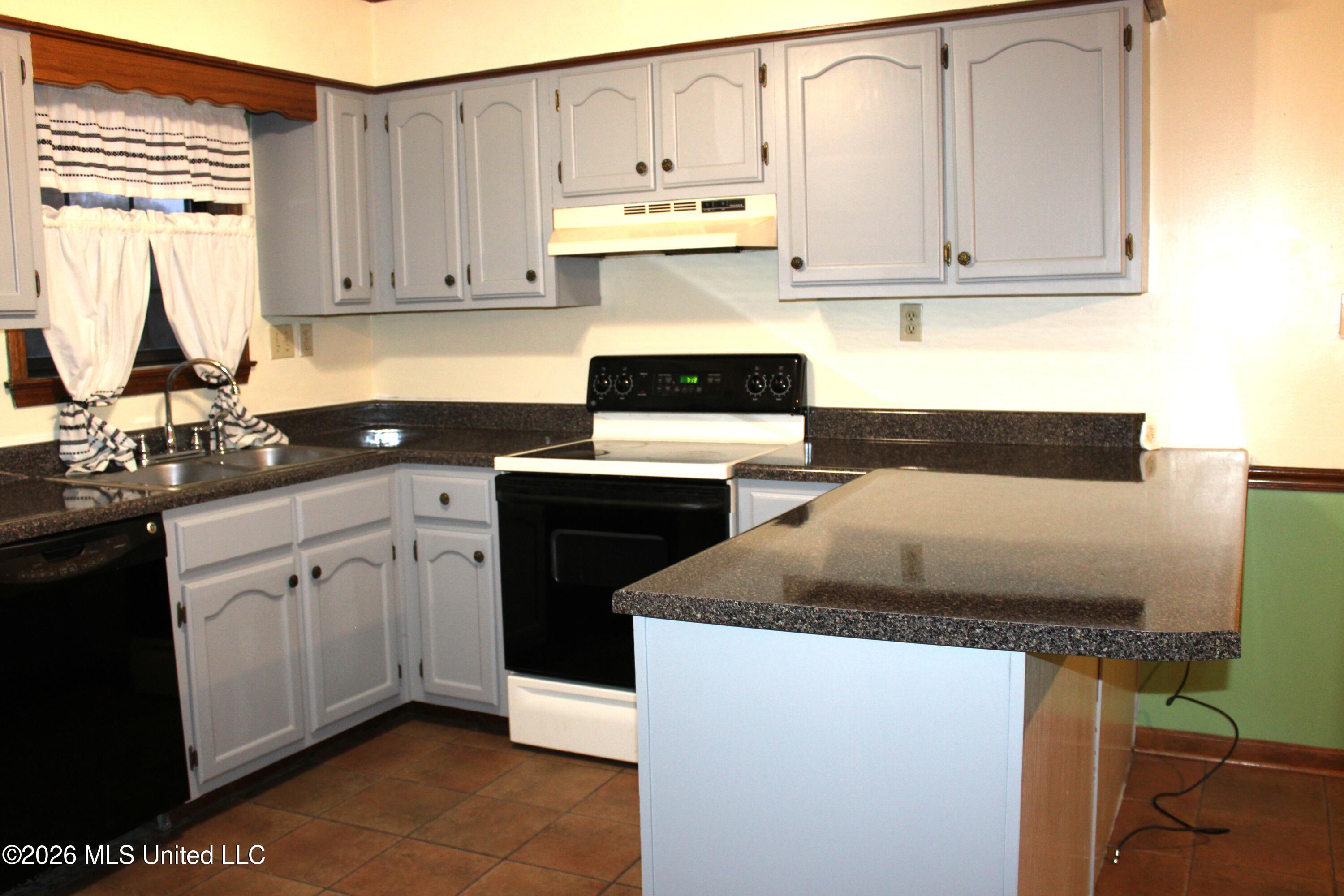 7338 Alexander Road Olive Branch, MS 38654 - Photo 9 of 32 Kitchen