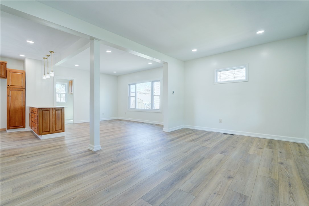 817 Ave D Rochester, NY 14621 - Photo 3 of 25 Living Room