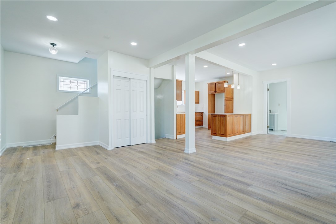 817 Ave D Rochester, NY 14621 - Photo 4 of 25 Living Room
