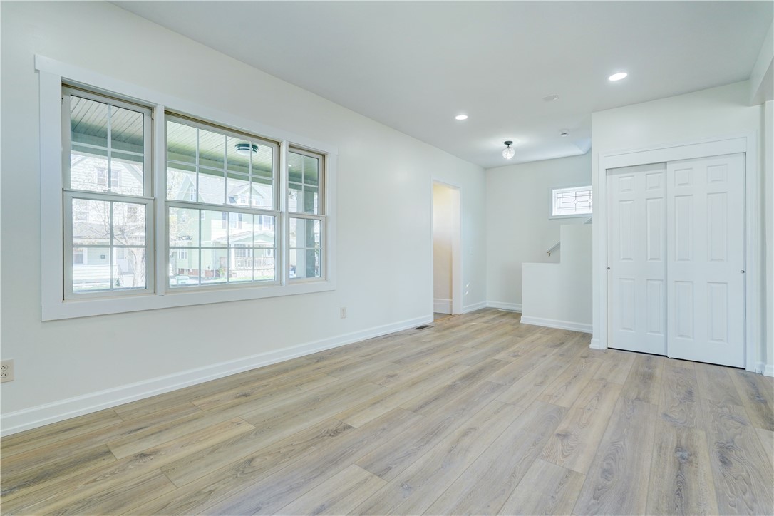 817 Ave D Rochester, NY 14621 - Photo 5 of 25 Living Room