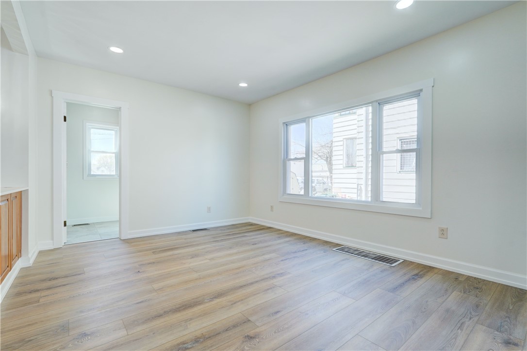 817 Ave D Rochester, NY 14621 - Photo 6 of 25 Dinning Room/ Eat in space