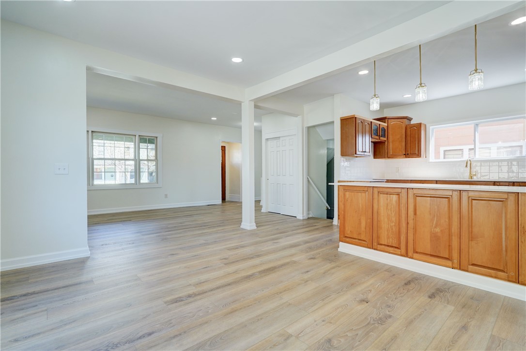 817 Ave D Rochester, NY 14621 - Photo 7 of 25 Dinning Room/ Eat in space