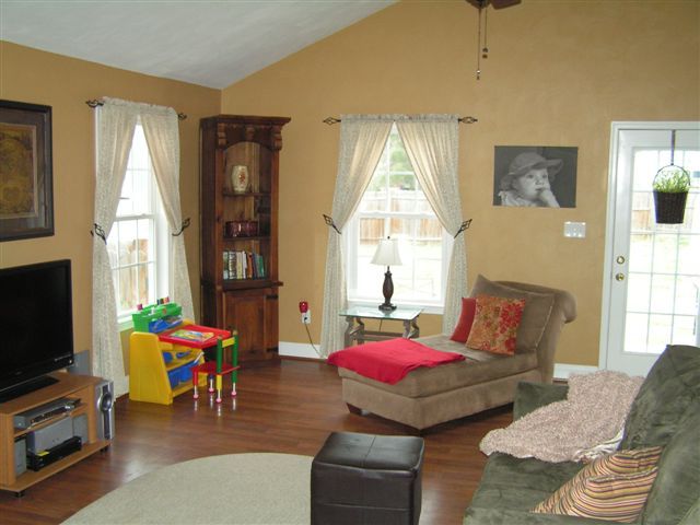 1907 Belleville Road Southwest Roanoke, VA 24015 - Photo 17 of 37 Family Room