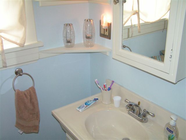 1907 Belleville Road Southwest Roanoke, VA 24015 - Photo 28 of 37 Bathroom