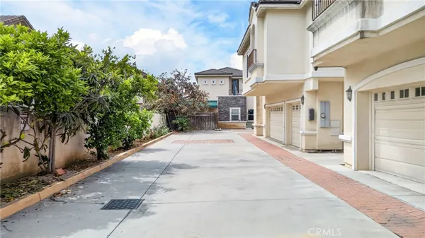 $3,800 | 225 North Alhambra Avenue, Monterey Park, CA 91755