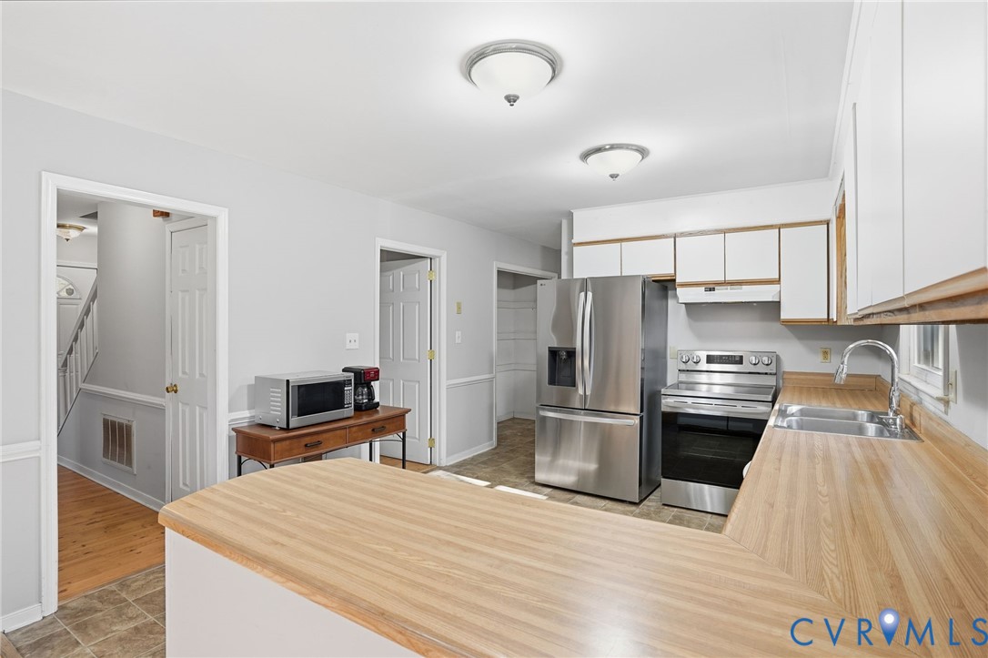 3605 Whitehouse Road Colonial Heights, VA 23834 - Photo 18 of 46 Kitchen with white cabinets, appliances with stain