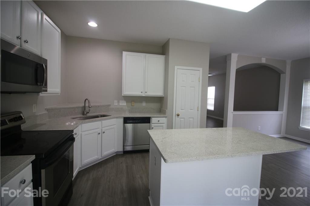 3218 Summerfield Ridge Lane Matthews, NC 28105 - Photo 6 of 20