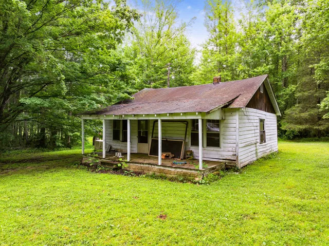 a view of a house with a wall