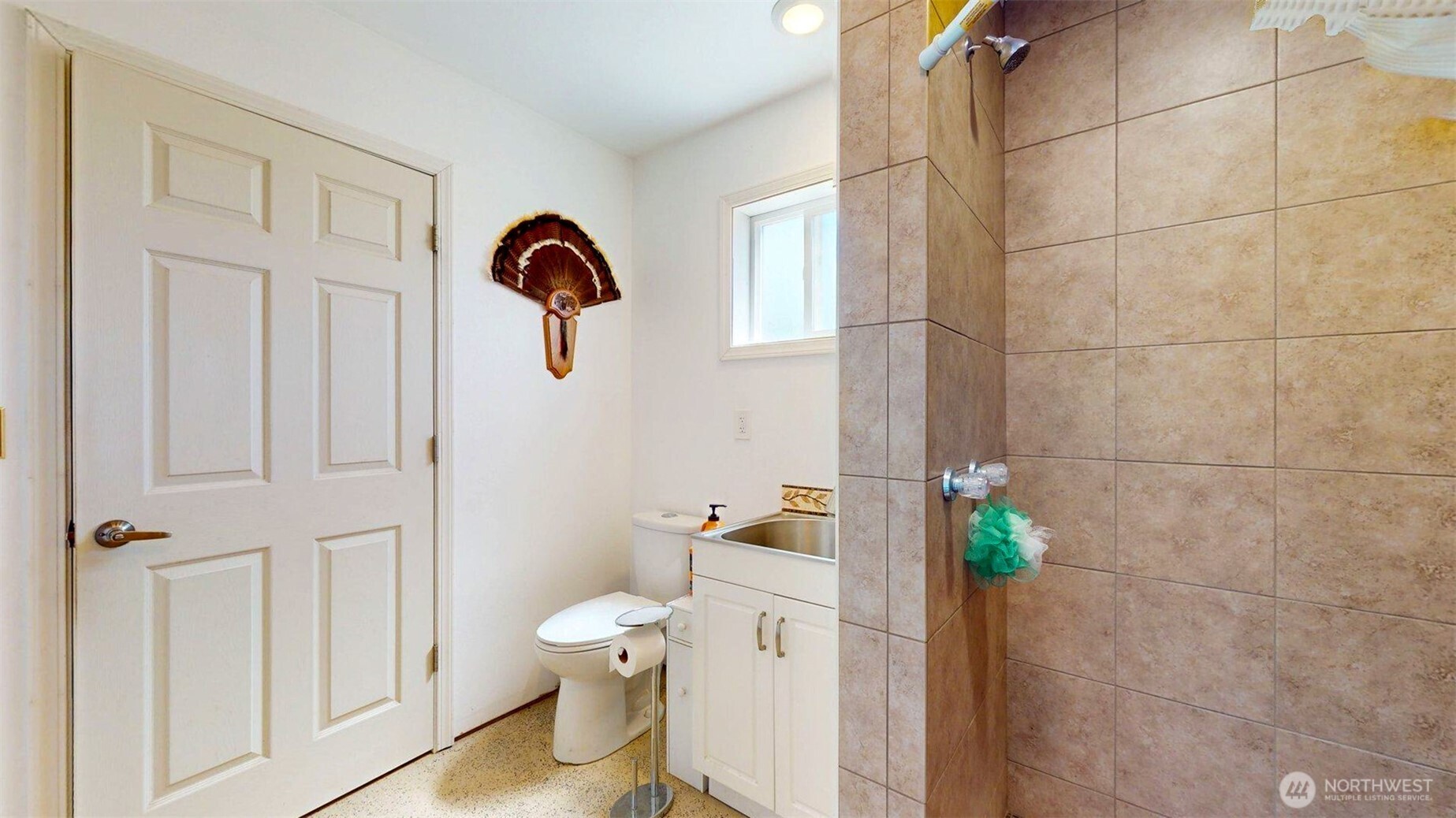 46 Shumway Road Omak, WA 98841 - Photo 21 of 40 a bathroom with a sink and toilet