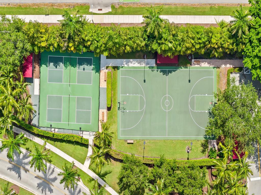 731 Coconut Palm Terrace Plantation, FL 33324 - Photo 48 of 48 a view of a small yard