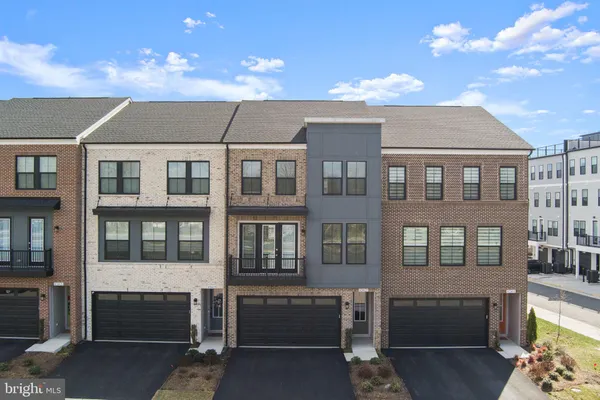 $4,000 | 43421 Farringdon Square, Ashburn, VA 20148