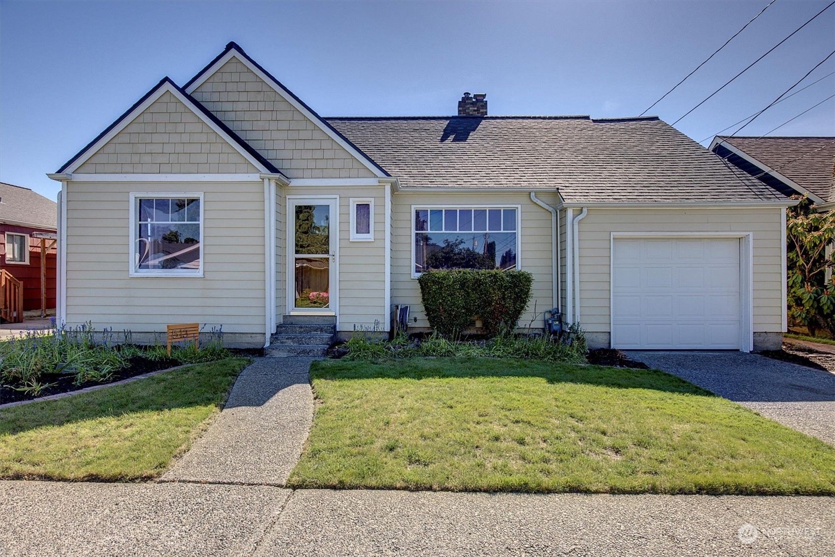 513 Meade Avenue Sumner, WA 98390 - Photo 1 of 35 a front view of house with yard
