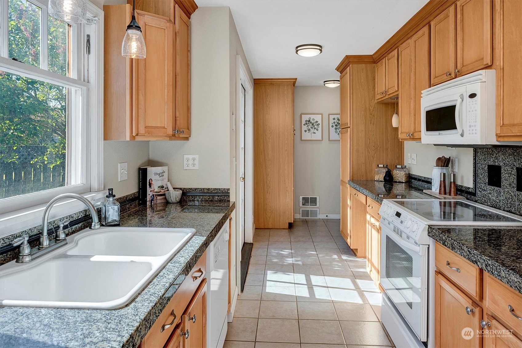 513 Meade Avenue Sumner, WA 98390 - Photo 11 of 35 a kitchen with stainless steel appliances granite countertop a sink stove and cabinets