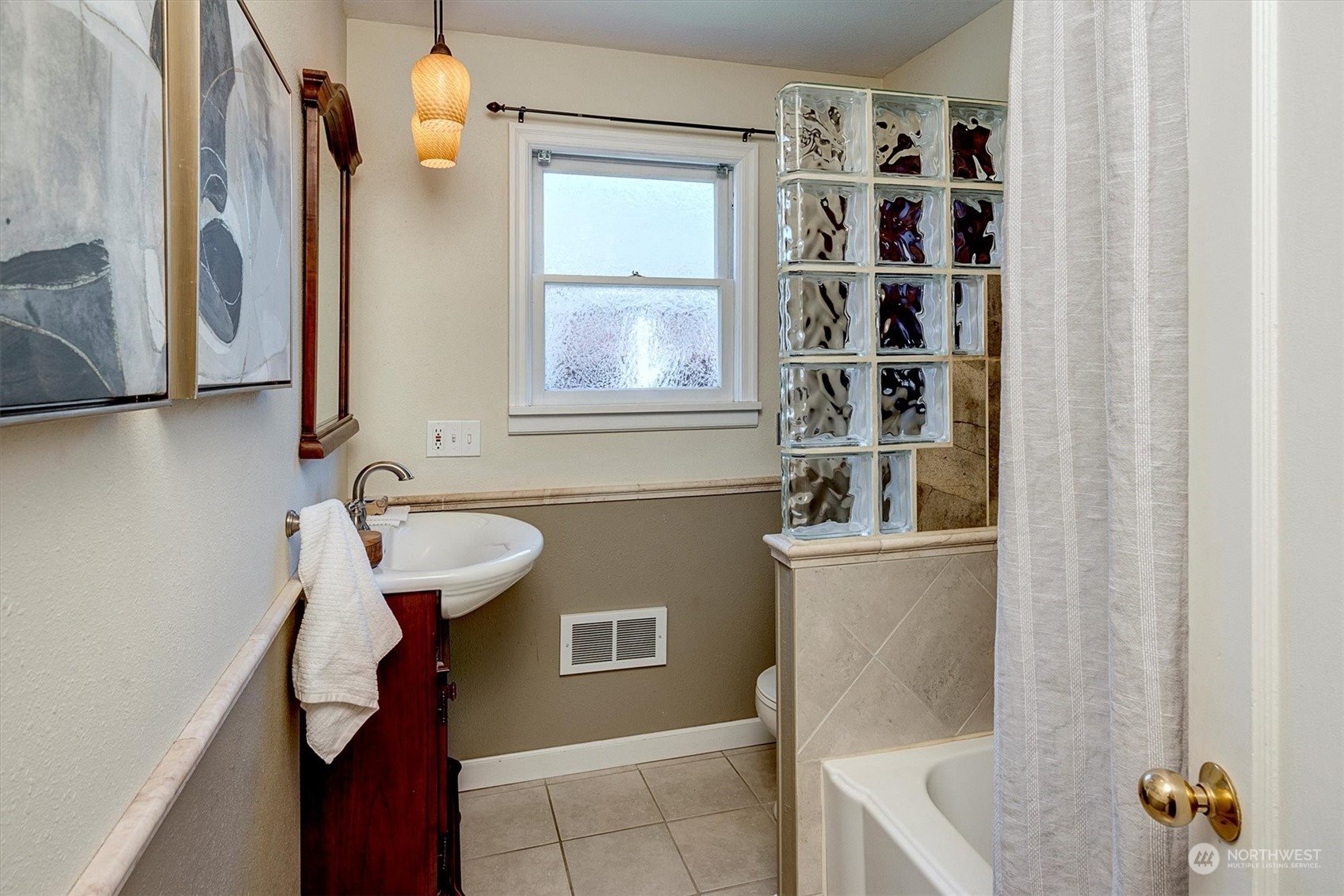 513 Meade Avenue Sumner, WA 98390 - Photo 18 of 35 a bathroom with a sink and a mirror