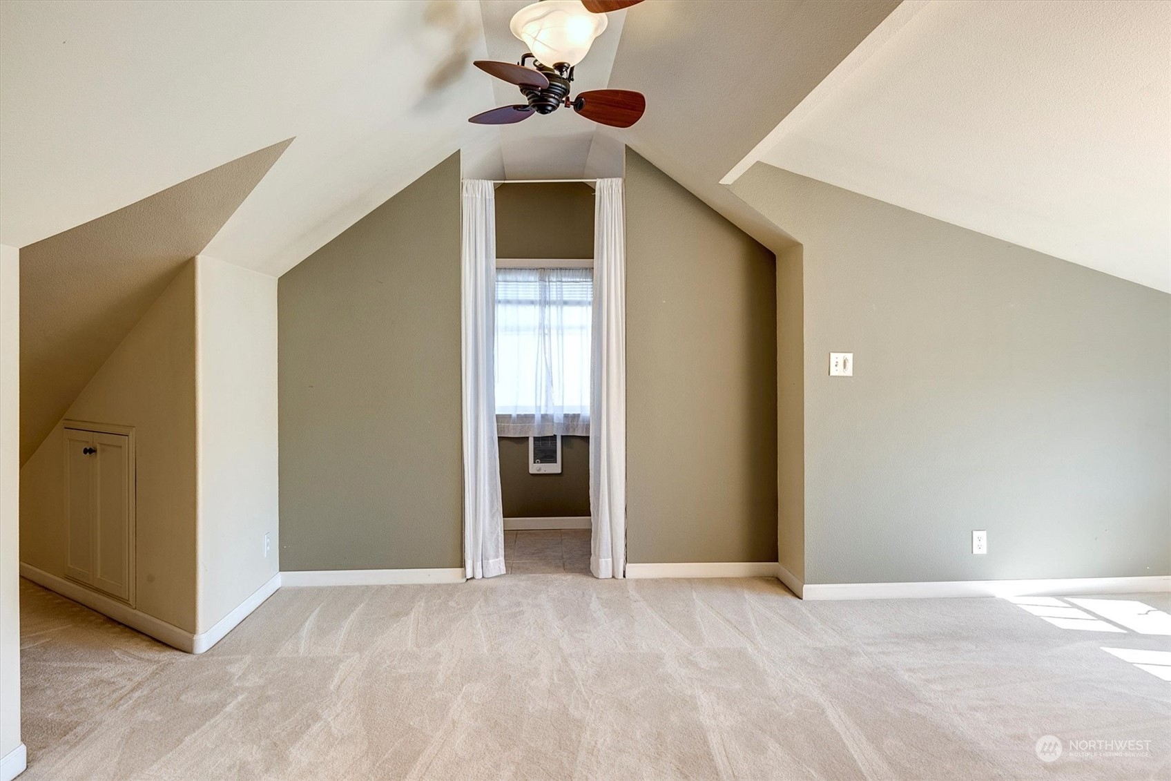 513 Meade Avenue Sumner, WA 98390 - Photo 21 of 35 a view of an entryway