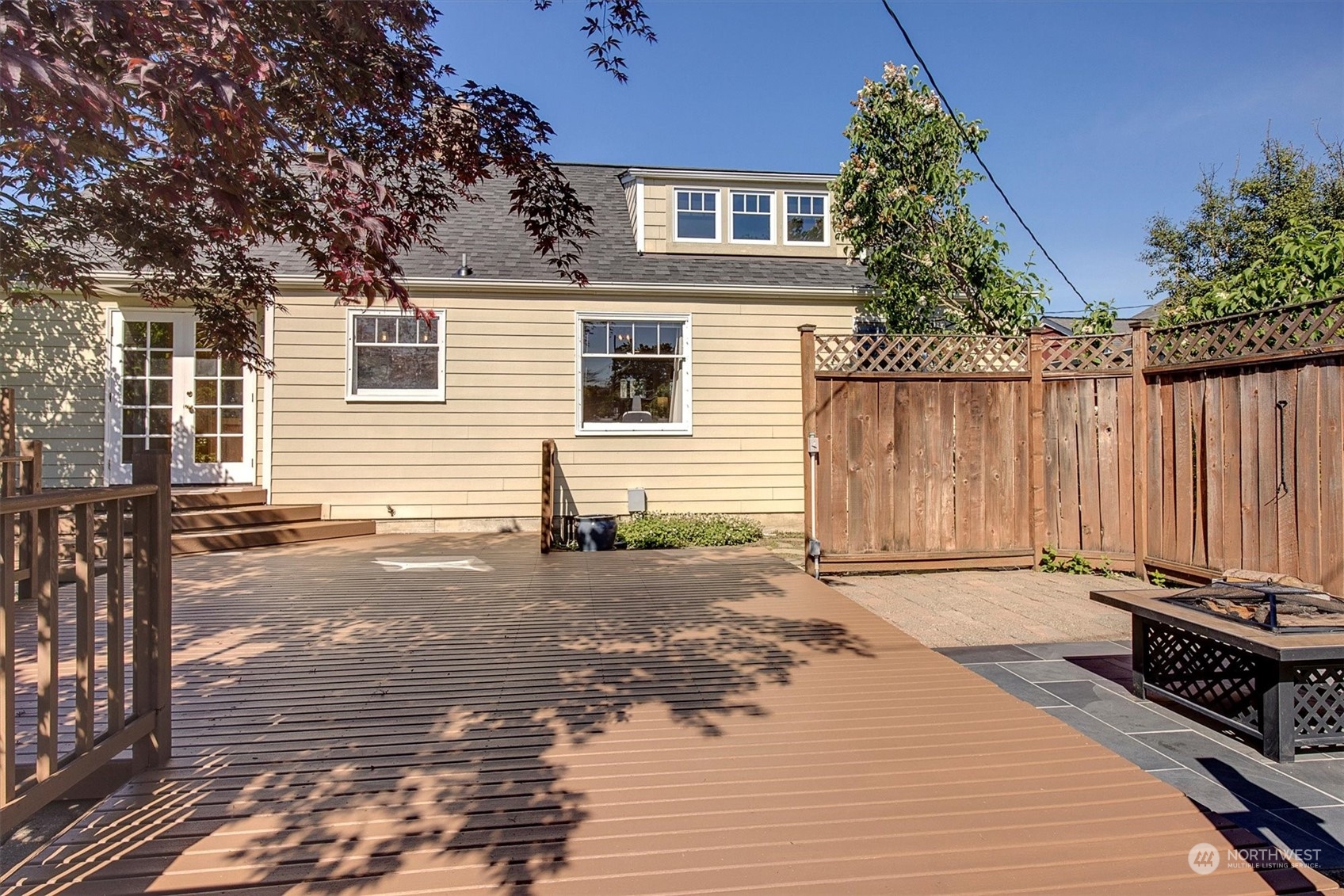 513 Meade Avenue Sumner, WA 98390 - Photo 27 of 35 a backyard of a house