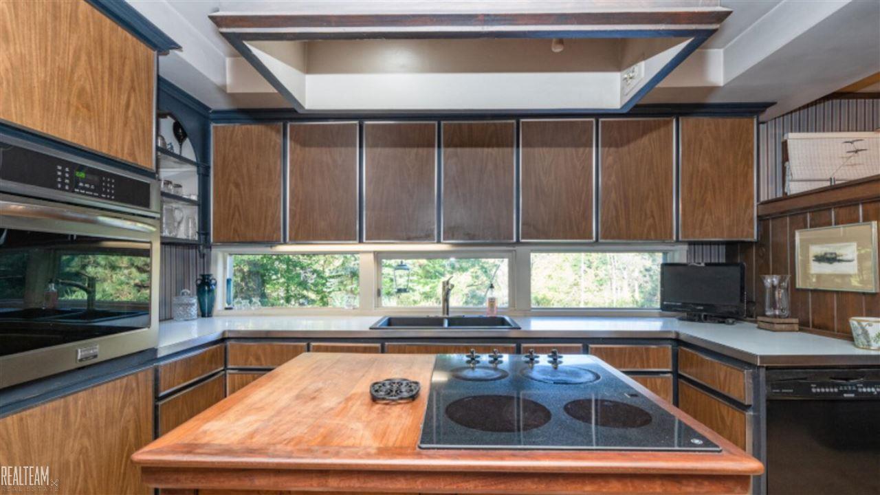 38505 Riverside Drive Clinton Township, MI 48036 - Photo 11 of 39 50059321-11.JPG