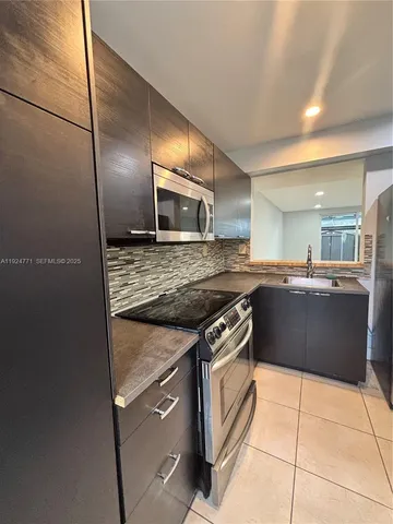 $2,600 | 600 Northwest 107th Avenue, Unit 9B, Miami, FL 33172