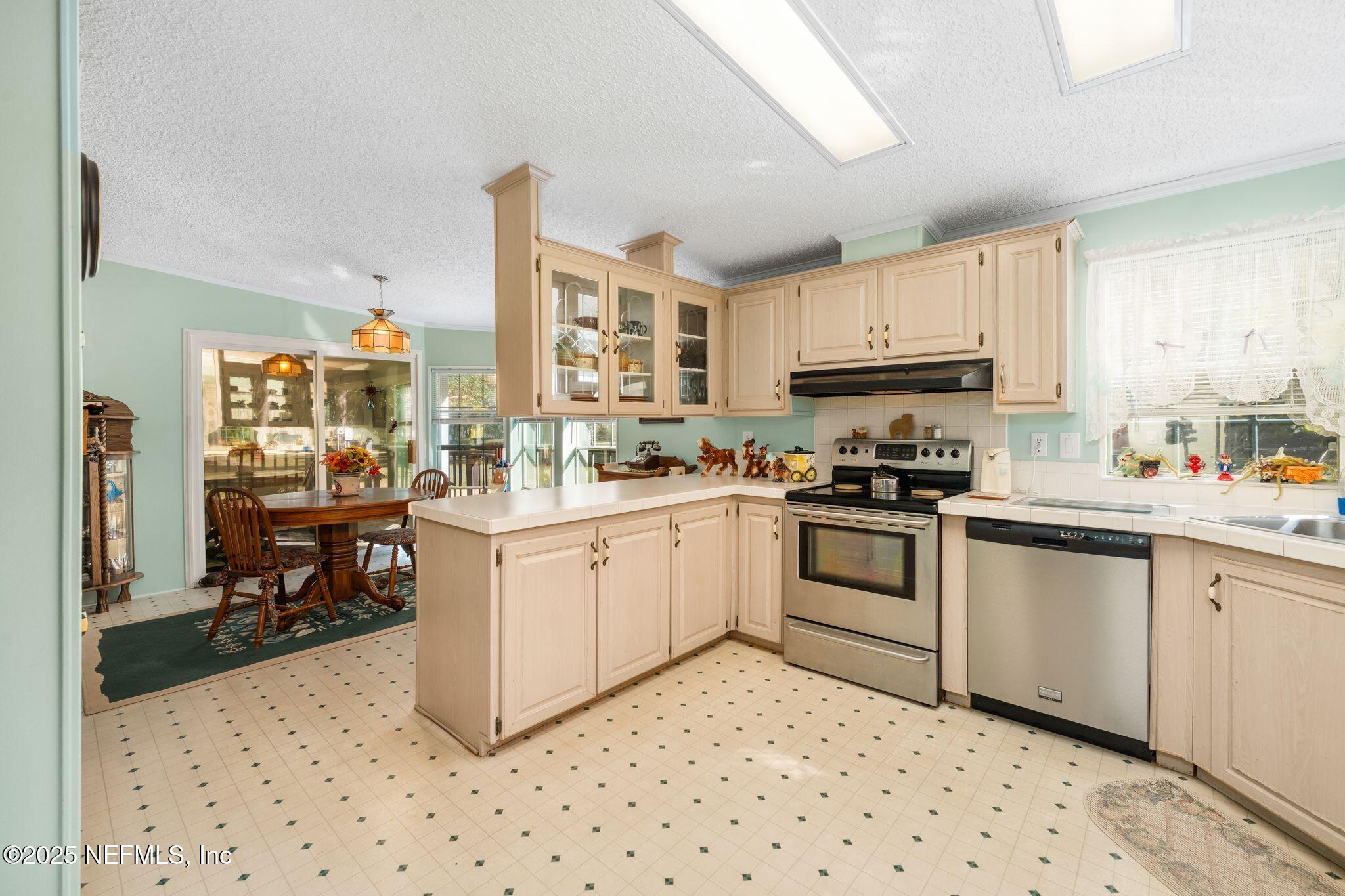 27061 29th Road Branford, FL 32008 - Photo 35 of 49 Kitchen