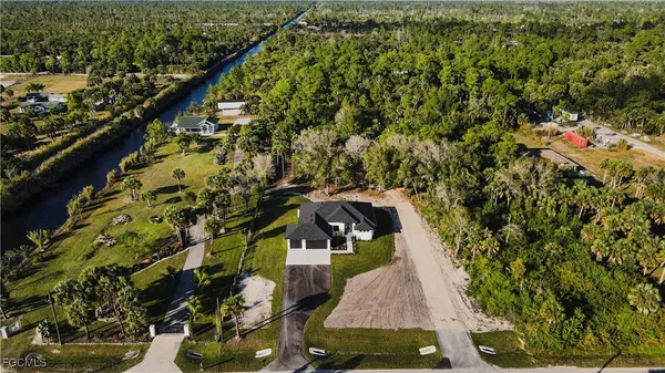 a view of a back yard of the house