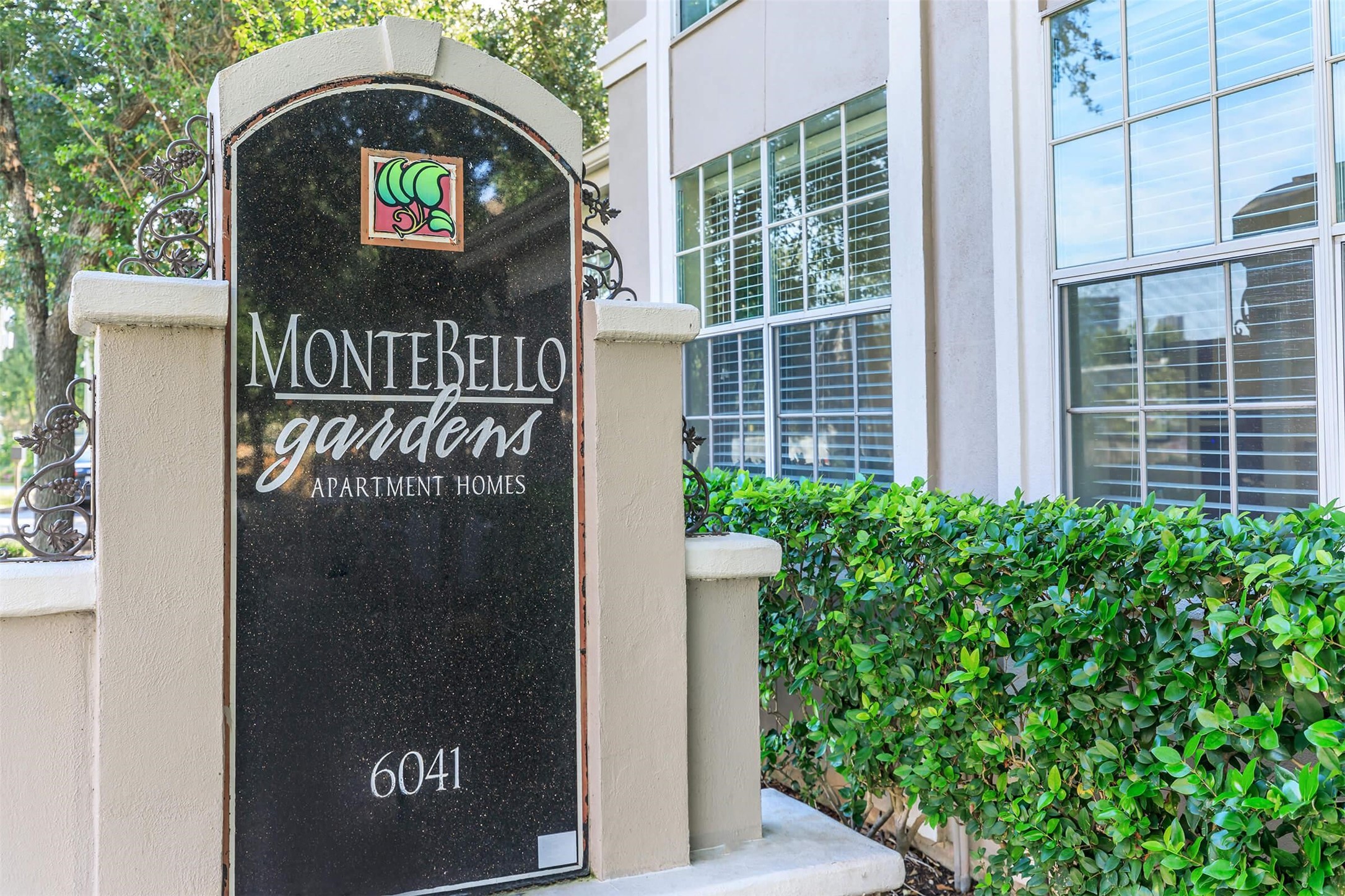 6041 Winsome Lane, Unit 103 Houston, TX 77057 - Photo 11 of 18 a view of front door of a house