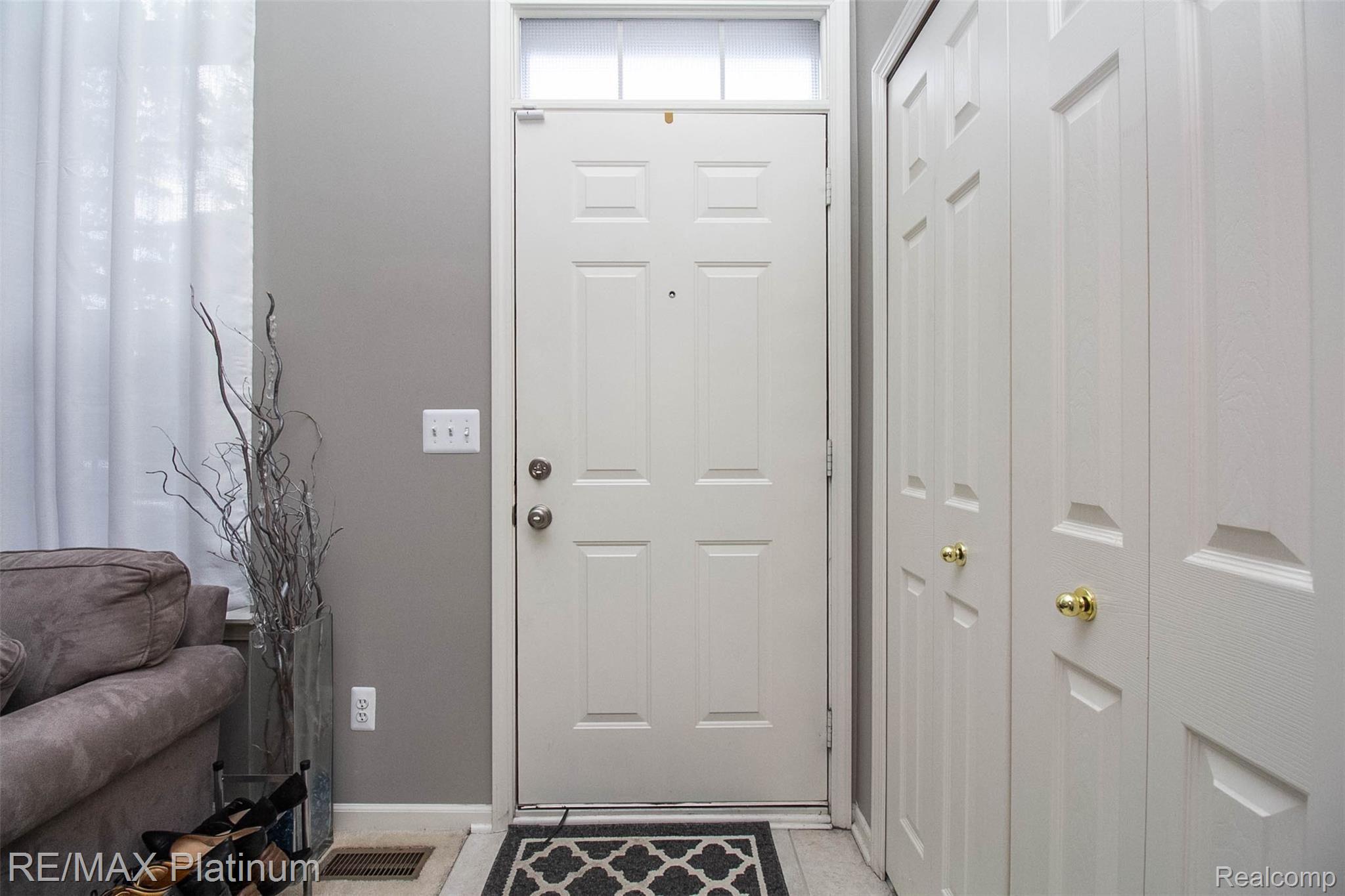 16970 Farmington Road, Unit 12 Livonia, MI 48154 - Photo 5 of 26 3.jpg