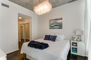 5925 Almeda Road, Unit 10808 Houston, TX 77004 - Photo 5 of 9 a bedroom with a bed and a window