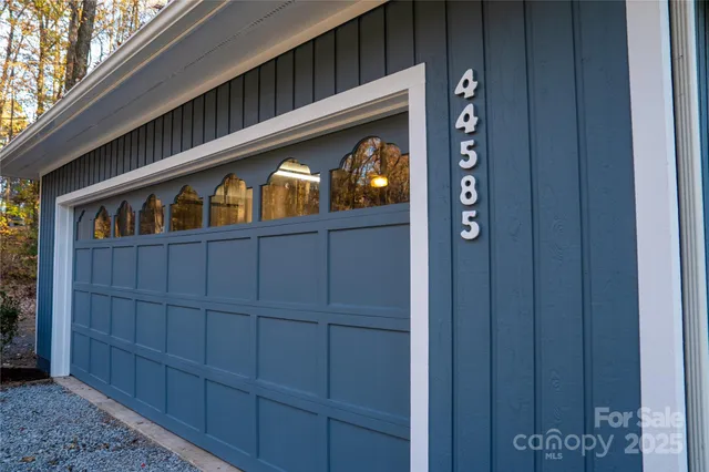 a view of backyard with tree