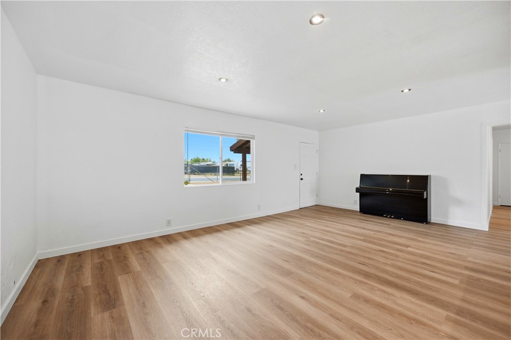 21820 Cajalco Road Perris, CA 92570 - Photo 7 of 42
