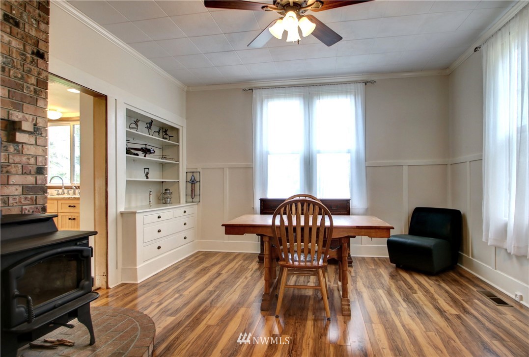 17820 Kamb Road Mount Vernon, WA 98273 - Photo 8 of 39 a view of a livingroom with furniture and a window