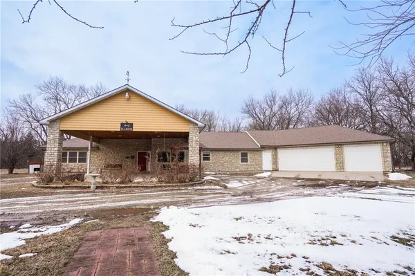 $599,000 | 25303 Highway 169, Garnett, KS 66032