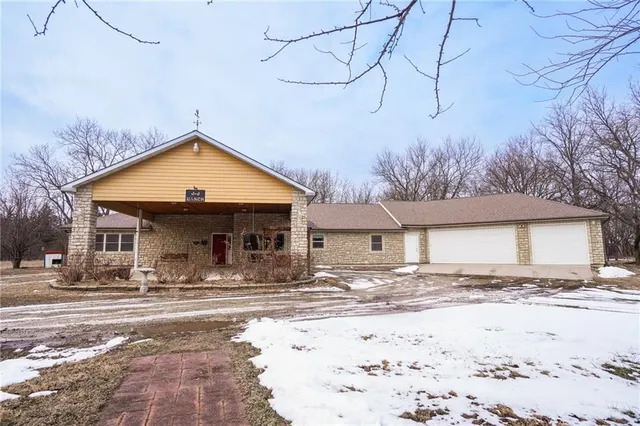 $650,000 | 25303 Highway 169, Garnett, KS 66032