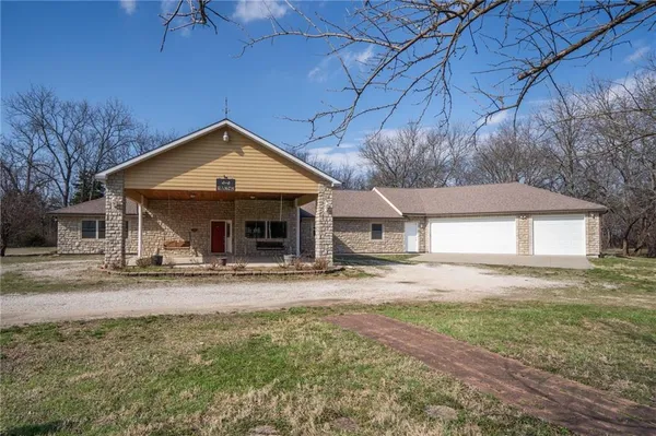 $599,000 | 25303 Highway 169, Garnett, KS 66032