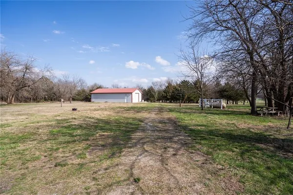 $599,000 | 25303 Highway 169, Garnett, KS 66032