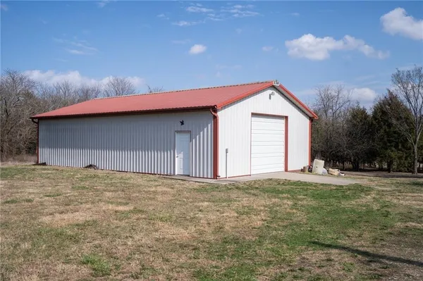 $599,000 | 25303 Highway 169, Garnett, KS 66032