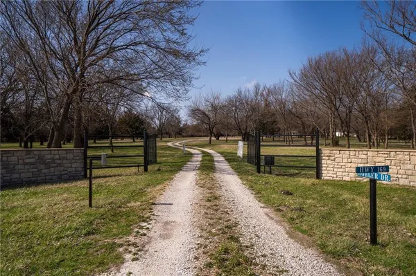 $599,000 | 25303 Highway 169, Garnett, KS 66032
