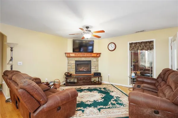 $599,000 | 25303 Highway 169, Garnett, KS 66032