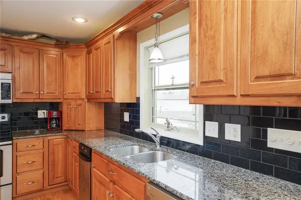 $599,000 | 25303 Highway 169, Garnett, KS 66032