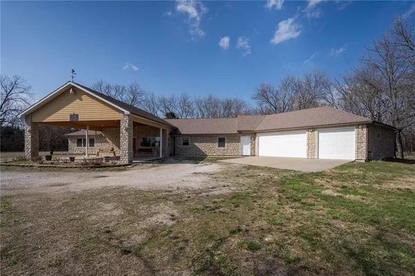 $599,000 | 25303 Highway 169, Garnett, KS 66032